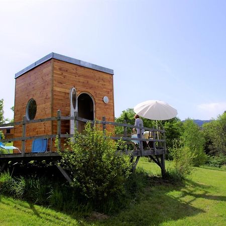 Гостевой дом Les Roulottes Et Cabanes Du Livradois Cunlhat Экстерьер фото