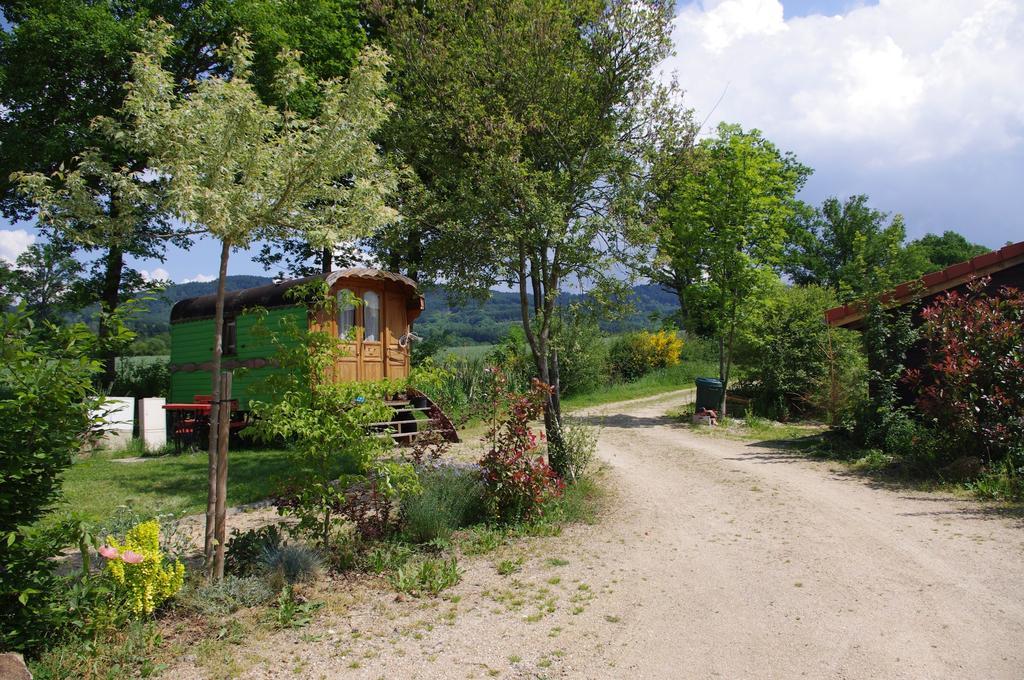 Les Roulottes Et Cabanes Du Livradois Cunlhat Экстерьер фото
