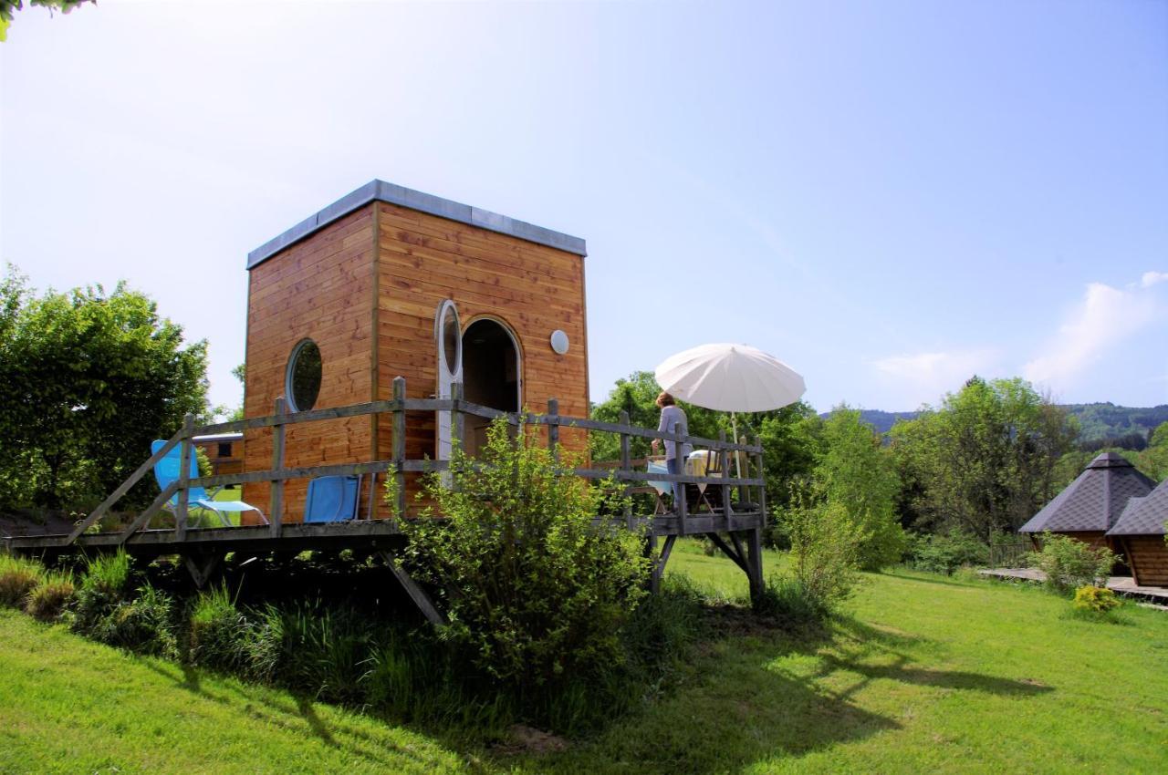 Гостевой дом Les Roulottes Et Cabanes Du Livradois Cunlhat Экстерьер фото